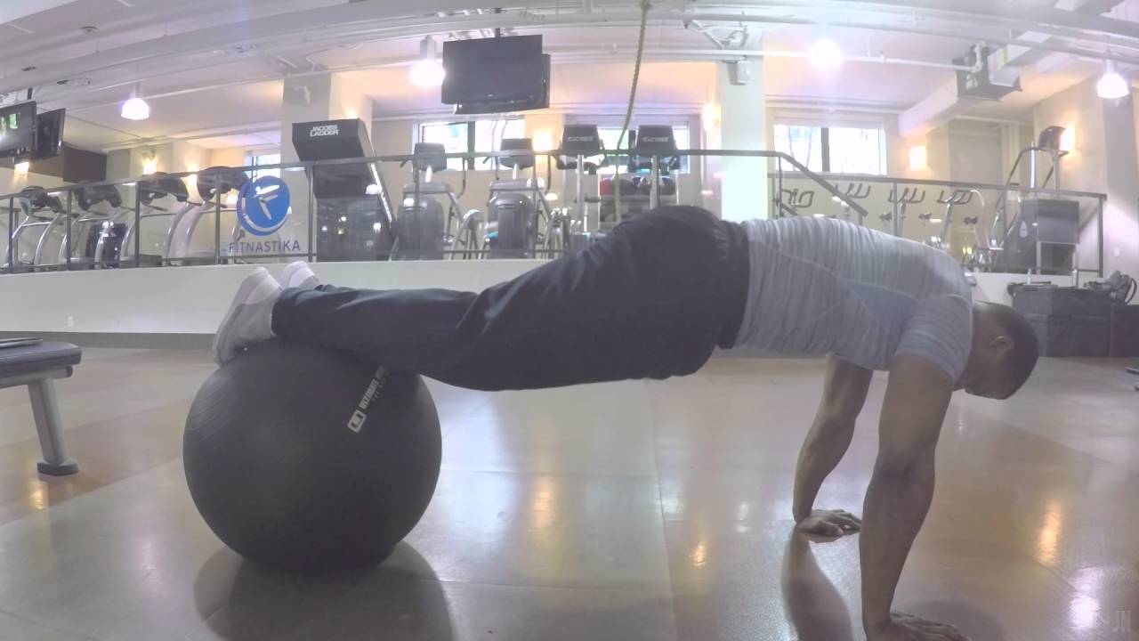 Rize Fitness Reggie Bradshaw training - Swiss ball Pike - YouTube