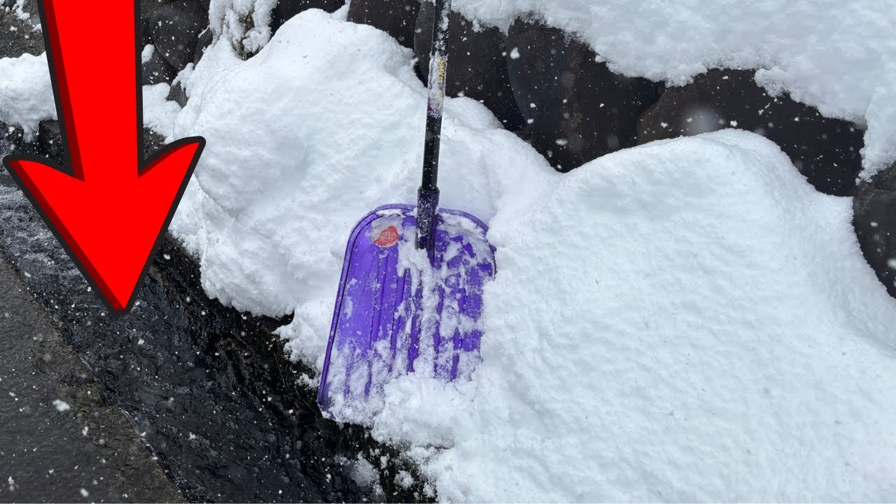 Snow Removal ASMR Japan | Breaking Down Snow Wall with Purple Shovel & Flowing #14