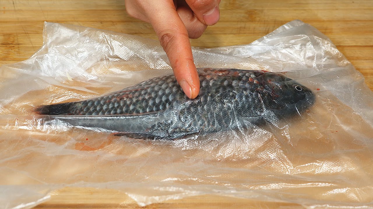 才知道去魚鱗不要用刀 加壹個塑料袋 又快又幹凈 這方法太棒了 Youtube