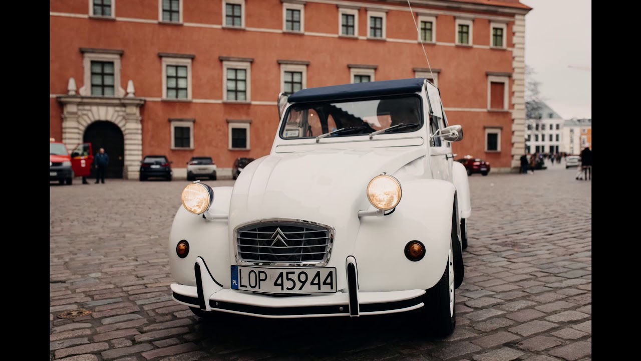 Legendarny samochód zabytkowy Citroen 2CV w Warszawie