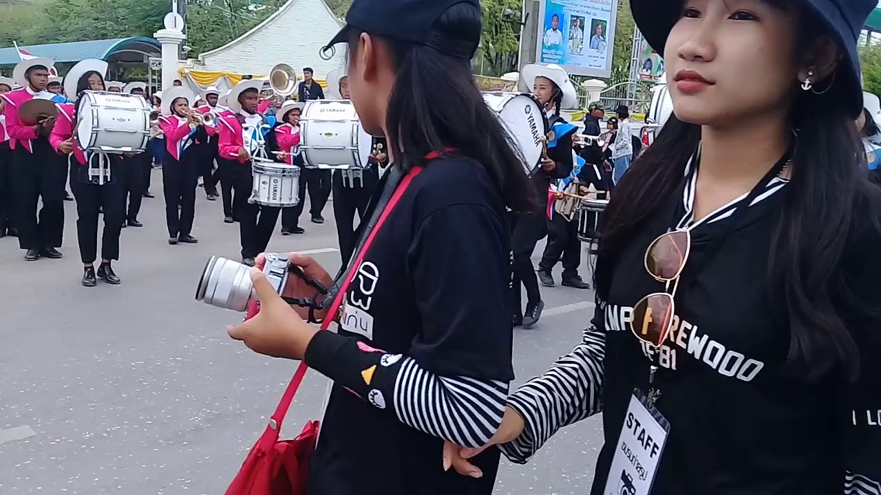 เดินพาเรด โรงเรียนวีรนาทศึกษามูลนิธิ