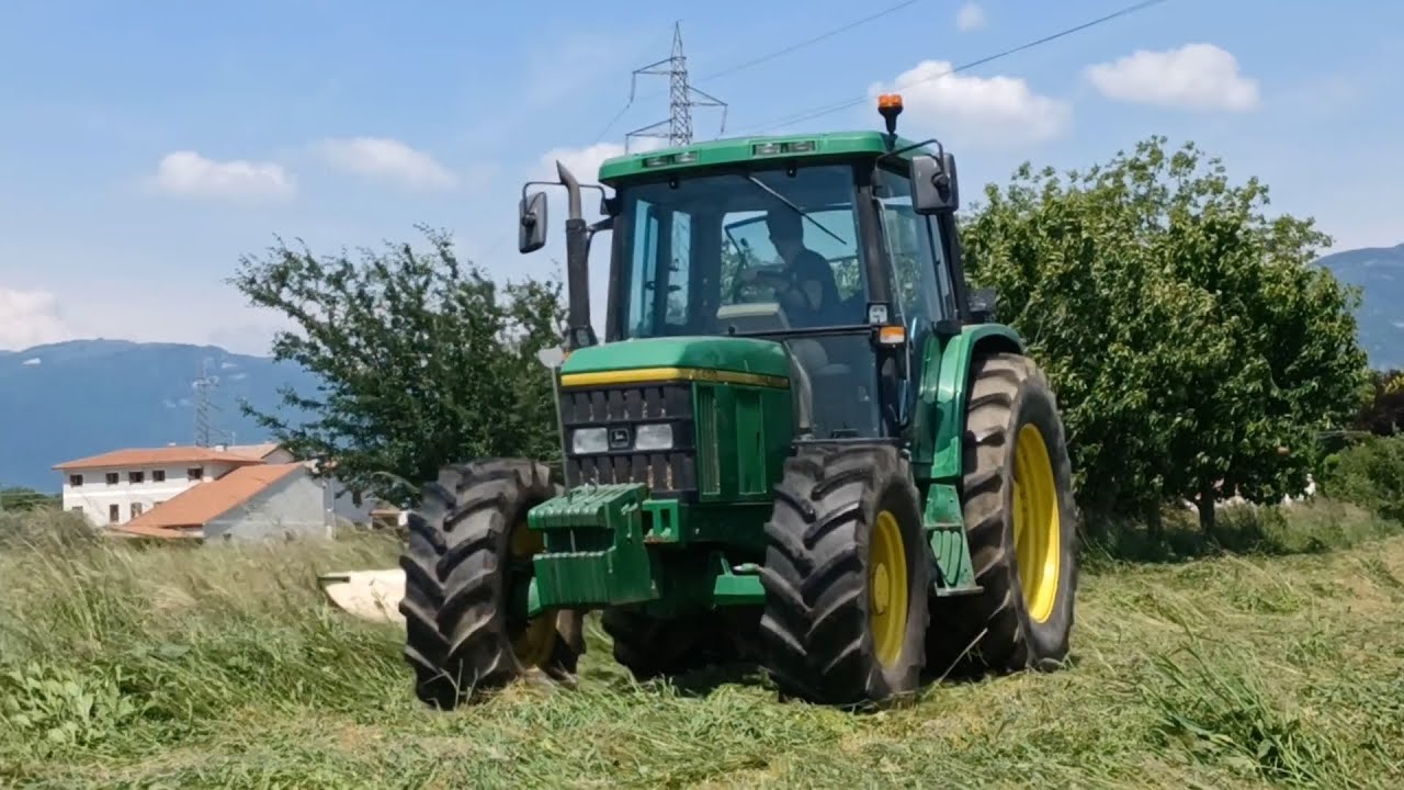 Sfalcio Erba Con John Deere 6400 E Falciatrice Krone YouTube sfalcio-erba-con-john-deere-6400-e-falciatrice-krone-youtube