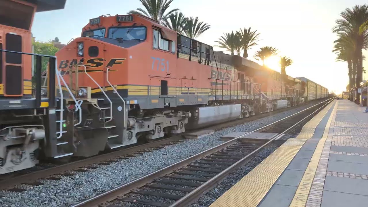 Eastbound BNSF WATBAR meets Metrolink 624 in Fullerton 