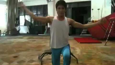 Sinh viên Đại học dược thử làm xiếc dậy sóng mạng xã hội thế giớiĐT: 097 224 4849