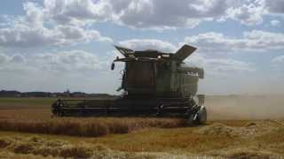 Moisson orge ptps 2013:JD S 670i détourage parcelle.