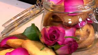 Rose, pistachio & Turkish delight cookies – Woolworths