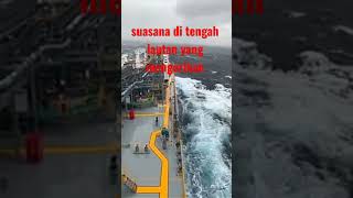 Suasana Di Tengah Tengah Samudera Yang Menyeramkan Dan Mengerikan