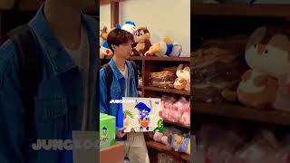 BTS IMAGINE: Taehyung wants to buy soft toys😂❤️💜😘#shorts #btsff #btsreaction #btsimagines #taekook screenshot 5