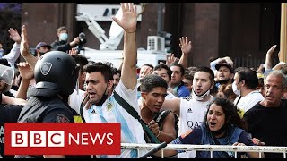 Maradona: chaotic scenes as thousands pay respects in Buenos Aires - BBC News