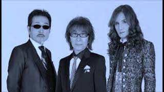 モンチッチ　ALFEE　坂崎幸之助　桜井賢　高見沢俊彦 左から坂崎幸之助（Vo, G）、赤いスーツを着た桜井賢（Vo, B