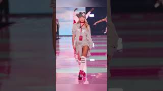 Kate Moss&#39;s Daughter Lila &amp; Jude Law&#39;s Daughter Iris Rocked the Stage!