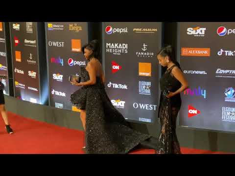 رانيا يوسف وبنتها بفساتين مثيرة جدااااا فى ختام مهرجان الجونة ٢٠٢٠