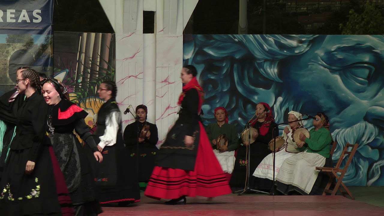 Galician folk dance: Muiñeira de Anxeriz typical male