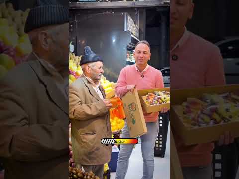 میوه فروش فقط میوه نفروخت امروز محبت فروخت لبخند هدیه داد