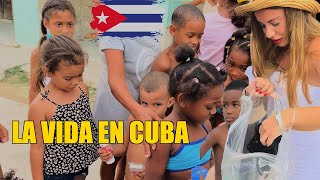 Regalando juguetes y ropa a niños y mayores/La CUBA de la que Nadie HABLA