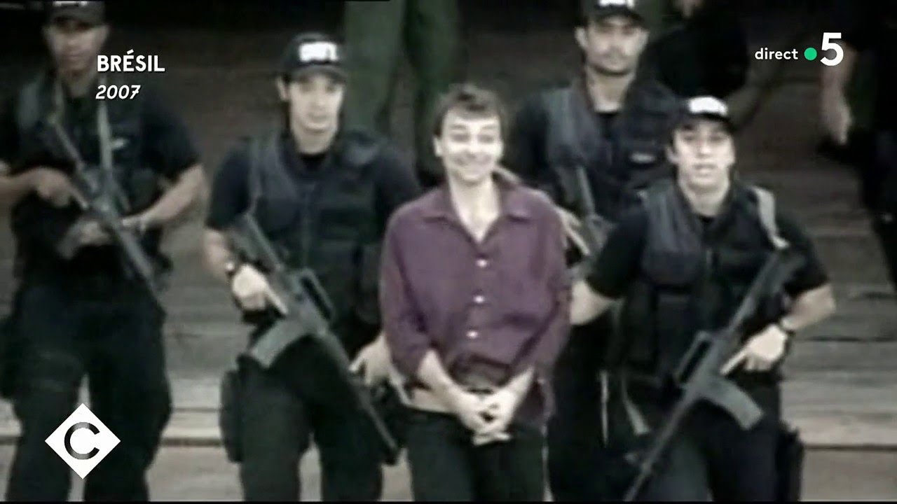 Brigades Rouges : qui sont les italiens arrêtés en France ? - C à Vous - 29/04/2021