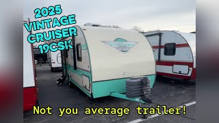 Keep it vintage with the 2025 Vintage Cruiser 19CSK couples camper with small slide | Veurinks RV | 