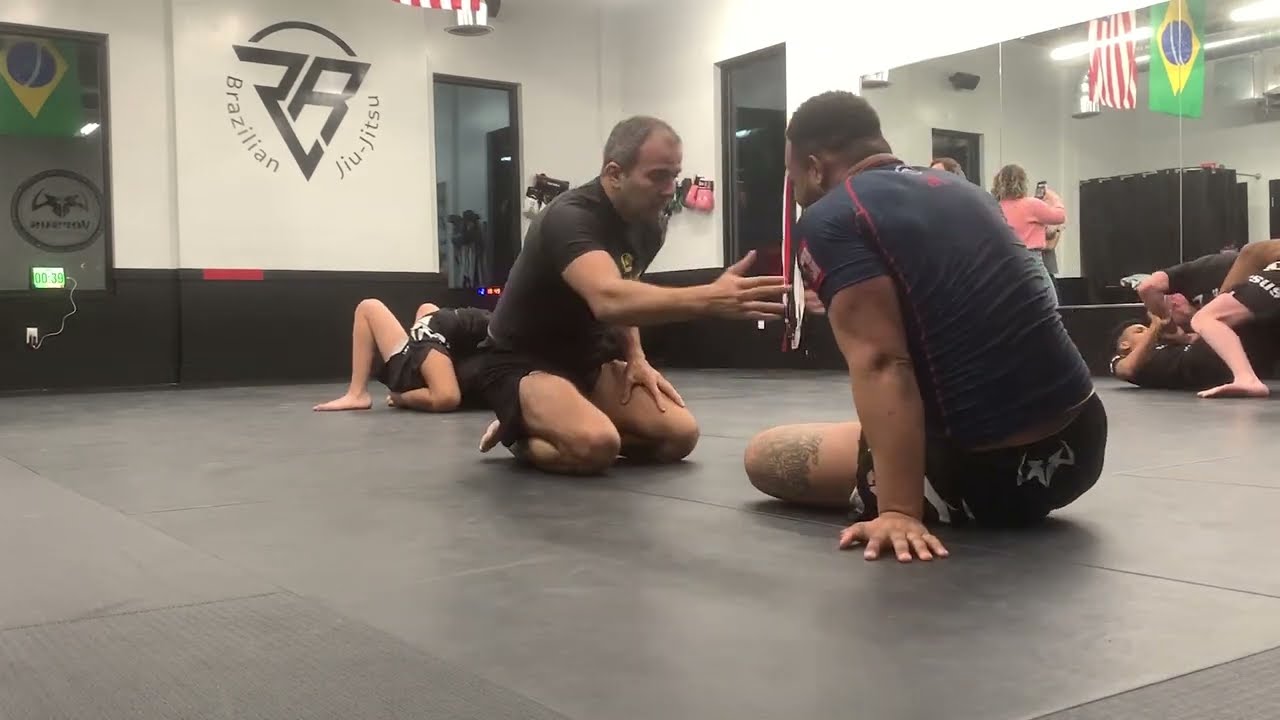 Treino de NO GI - faixa preta x faixa azul lutador de MMA / Nogi - Jiu jitsu