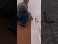 Alat sederhana yang digunakan pekerja untuk memasang keramik vinyl dengan mudah dan rapi #shorts