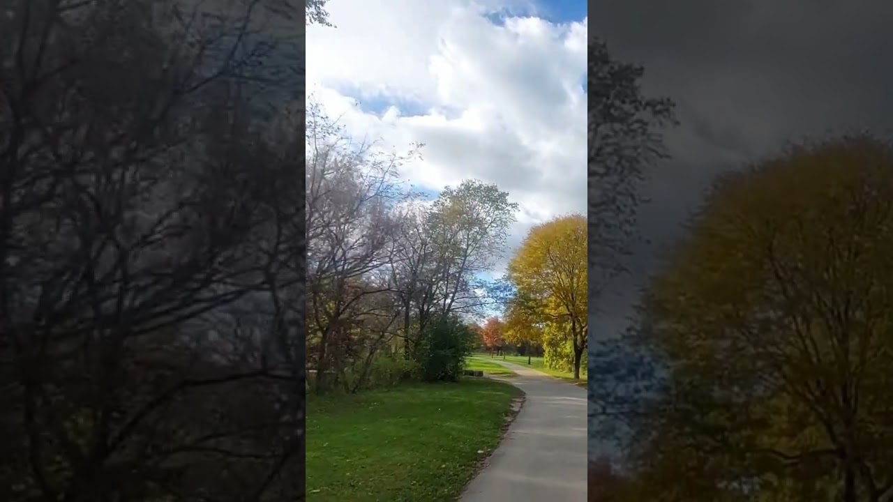Starting the Walk at Ravenscrest Park #4 🍁 | Toronto Autumn Path