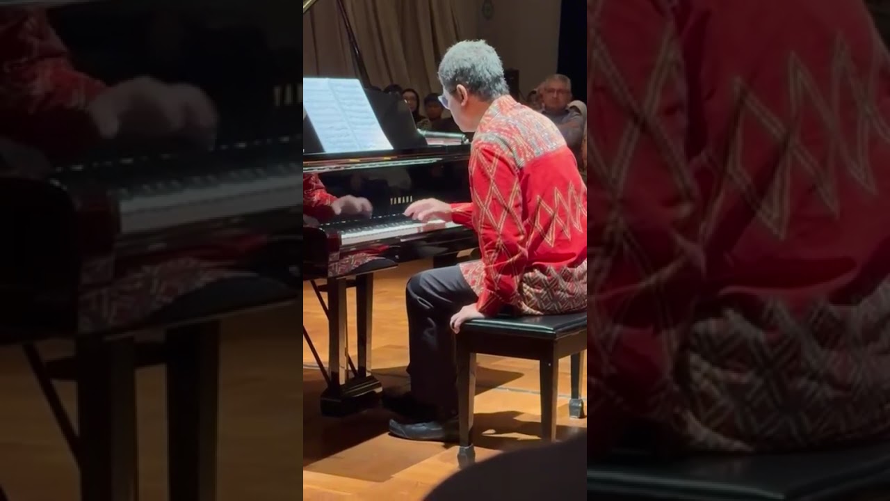 Ananda Sukarlan plays his Rapsodia Nusantara no. 41 for piano right hand only