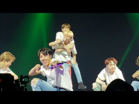 180922 Anpanman @ BTS 방탄소년단 Love Yourself Tour in Hamilton Fancam 직캠