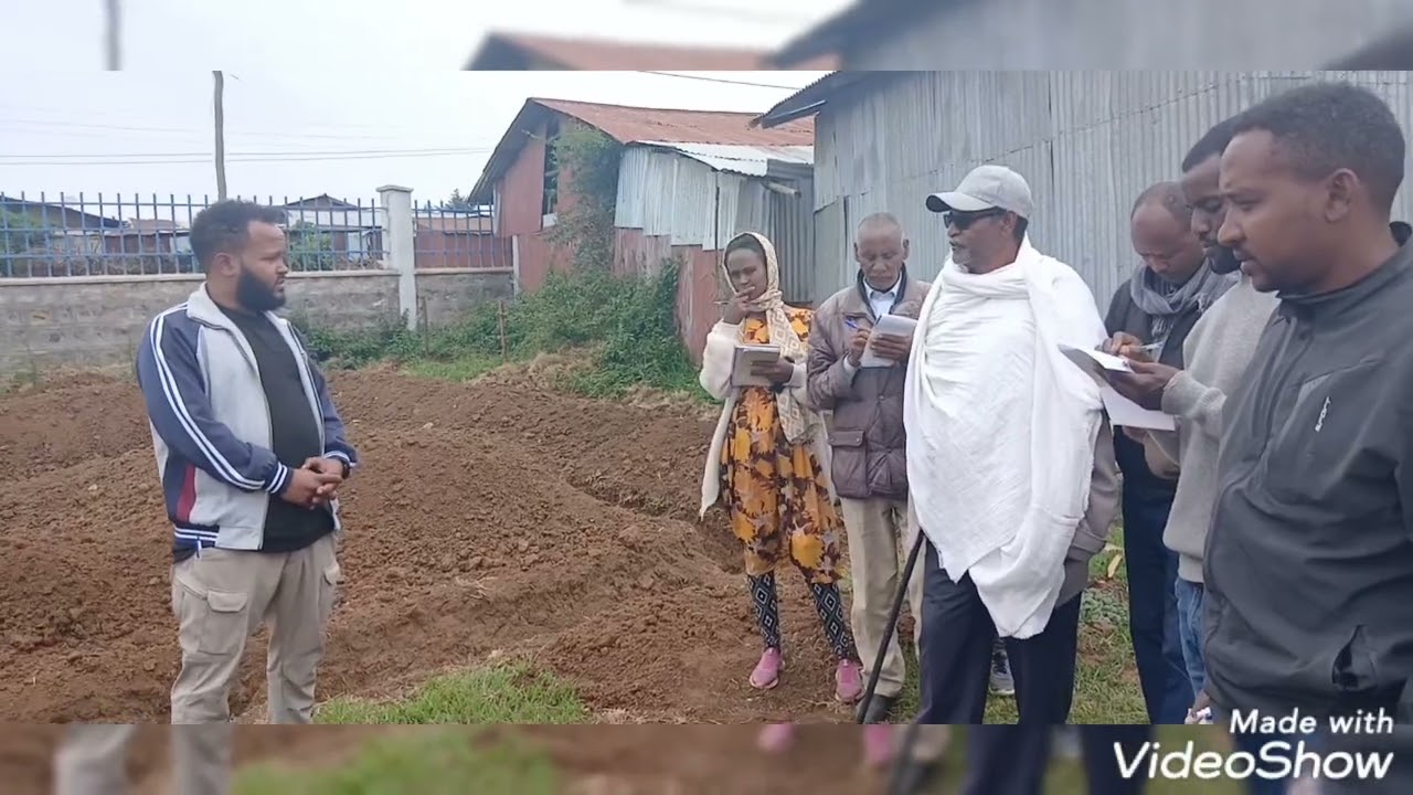 የደባርቅ ከተማ አስተዳደር ምክር ቤት ቋሚ ኮሚቴዎች በ2017 ዓ.ም የተጀመሩ መሰረተ ልማቶችን የመስክ ምልከታ ሲያደርጉ ከፊል ገጽታ።