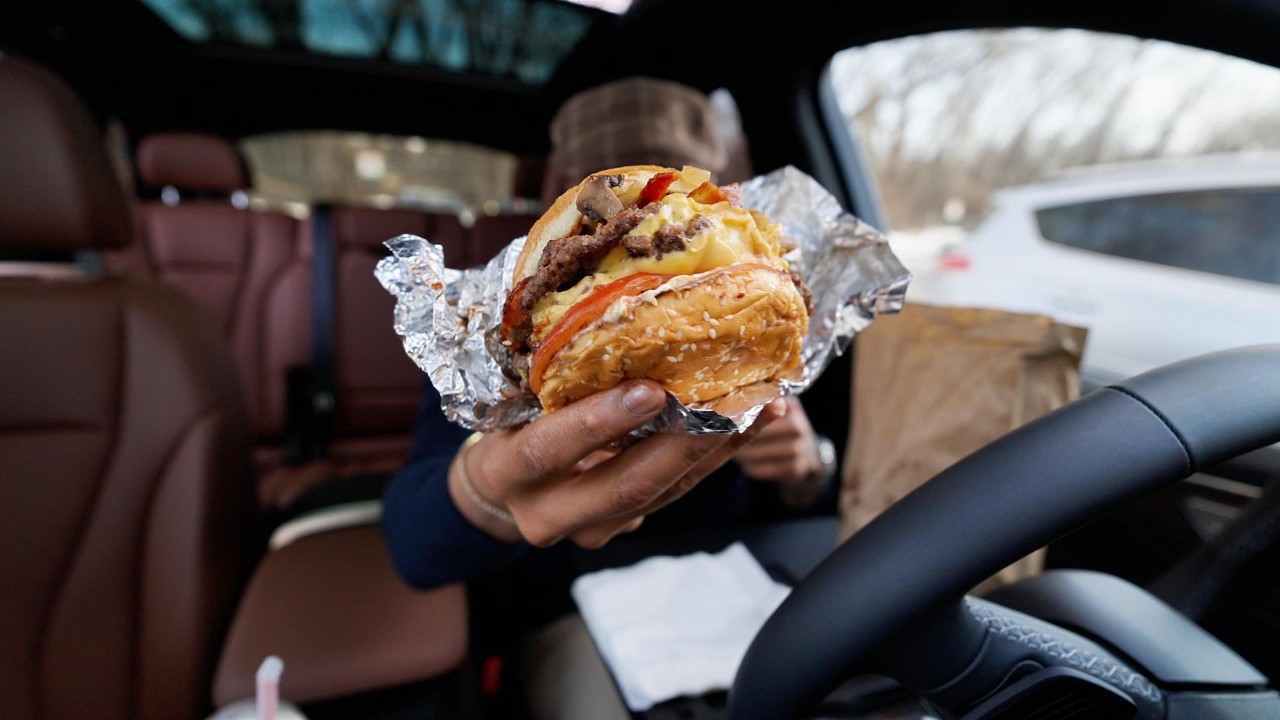 Идеальный бургер из Five Guys... испорчен.