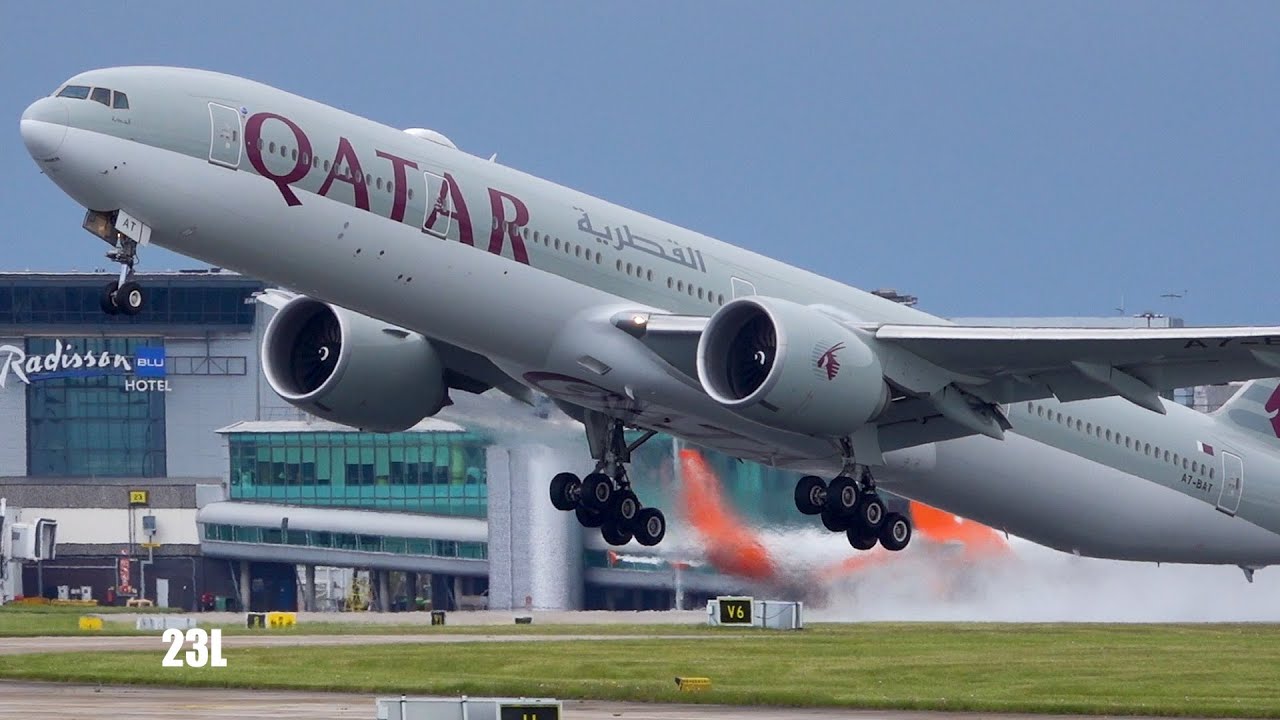 裏窓 QR28 Great Takeoff Qatar Airways Boeing 777-3DZ ER A7-BAT