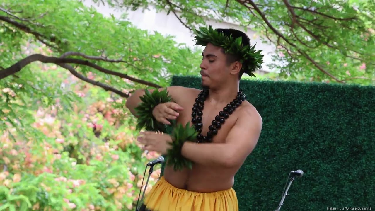 2 Kāne & 1 Wahine Hula Dancers from Halau Hula 'O Kaleipuaimilia