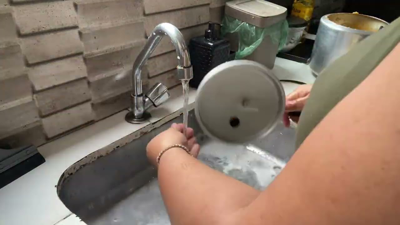 Limpeza/manutenção na kitnet Organização básica do dia-a-dia morando sozinha ✨🏠 