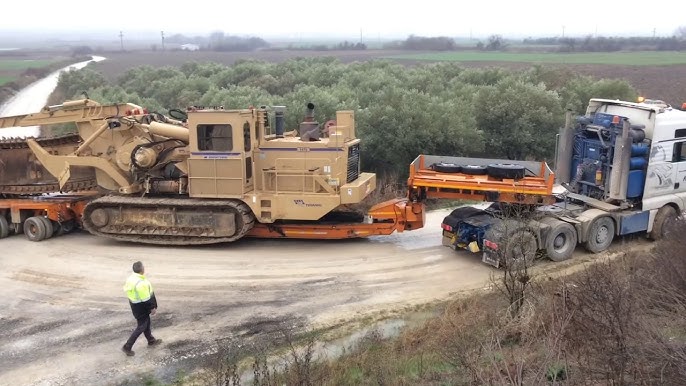 138 Ton Tesmec 1675 transported on the Black Pearl - YouTube