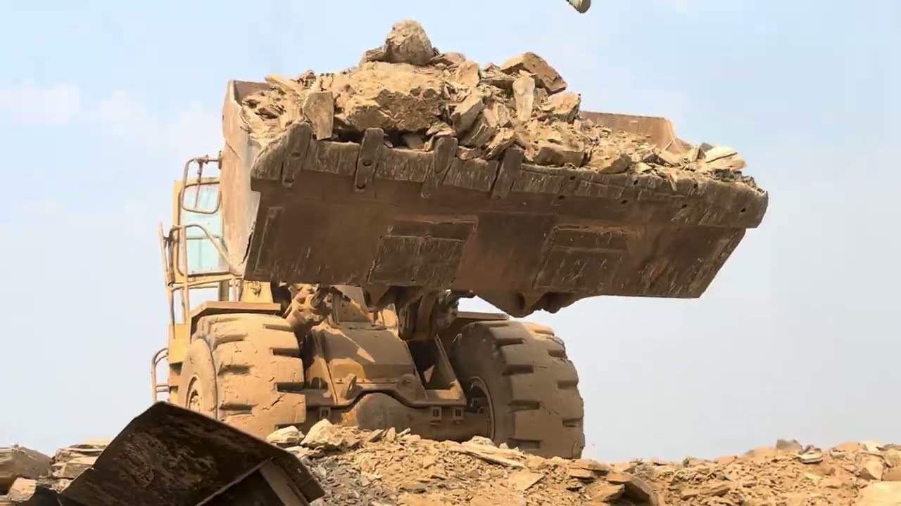 How stone Crushing works? 🔥Sand Crushing 🔥ASMR HOW to Crush Rocks  ? heavey Machinery#goviral 