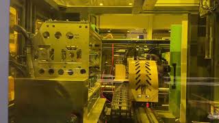Side entry IML robot for 4 cavities cup labeling solution.