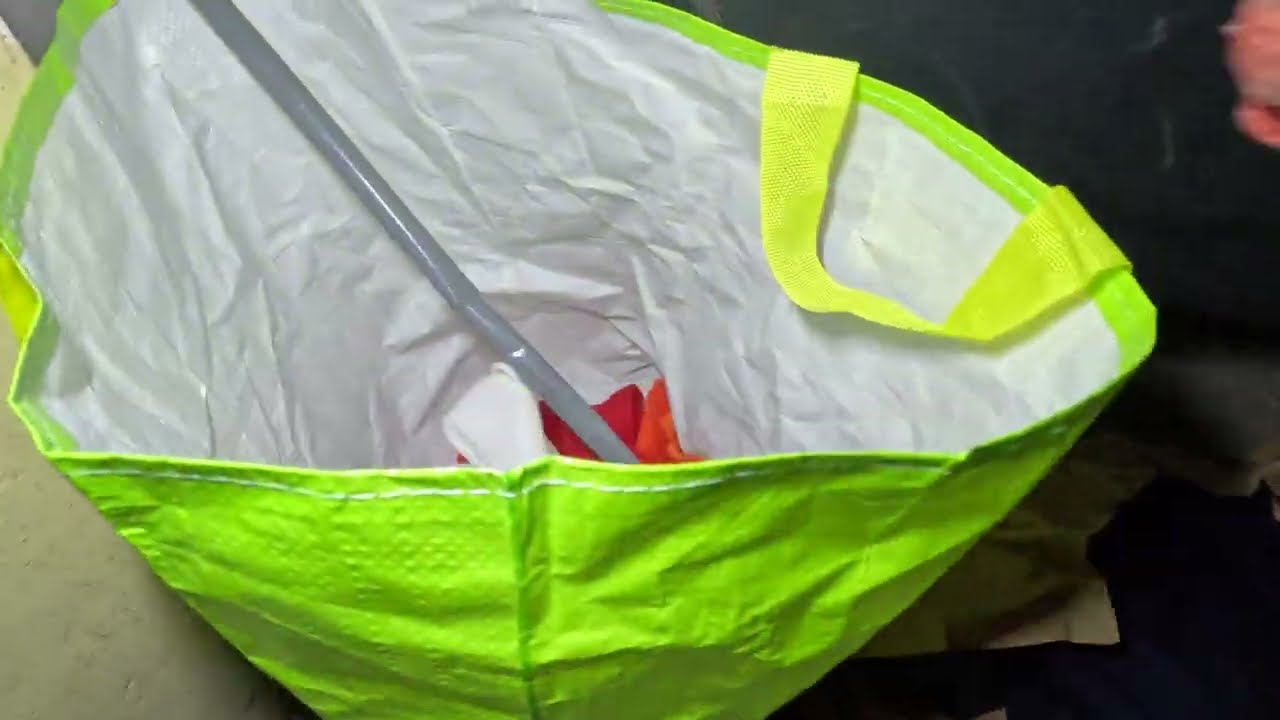 Znalazłem w śmieciach Air maxy moich marzeń i kilka ciekawych fantów w piątkowy mróz!DUMPSTER DIVING