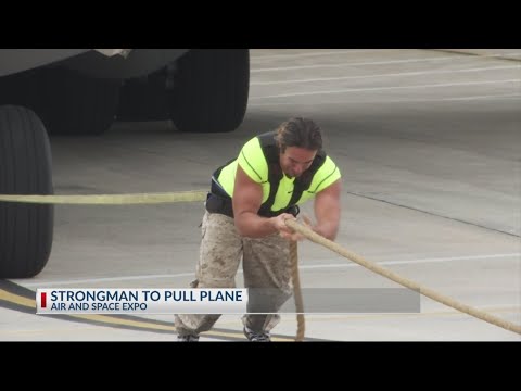 Strongman practices plane pull ahead of Joint Base Charleston event