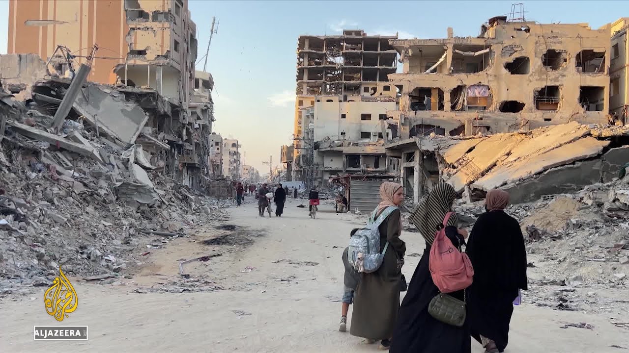 يعيش الفلسطينيون في خان يونس بين أنقاض منازلهم السابقة