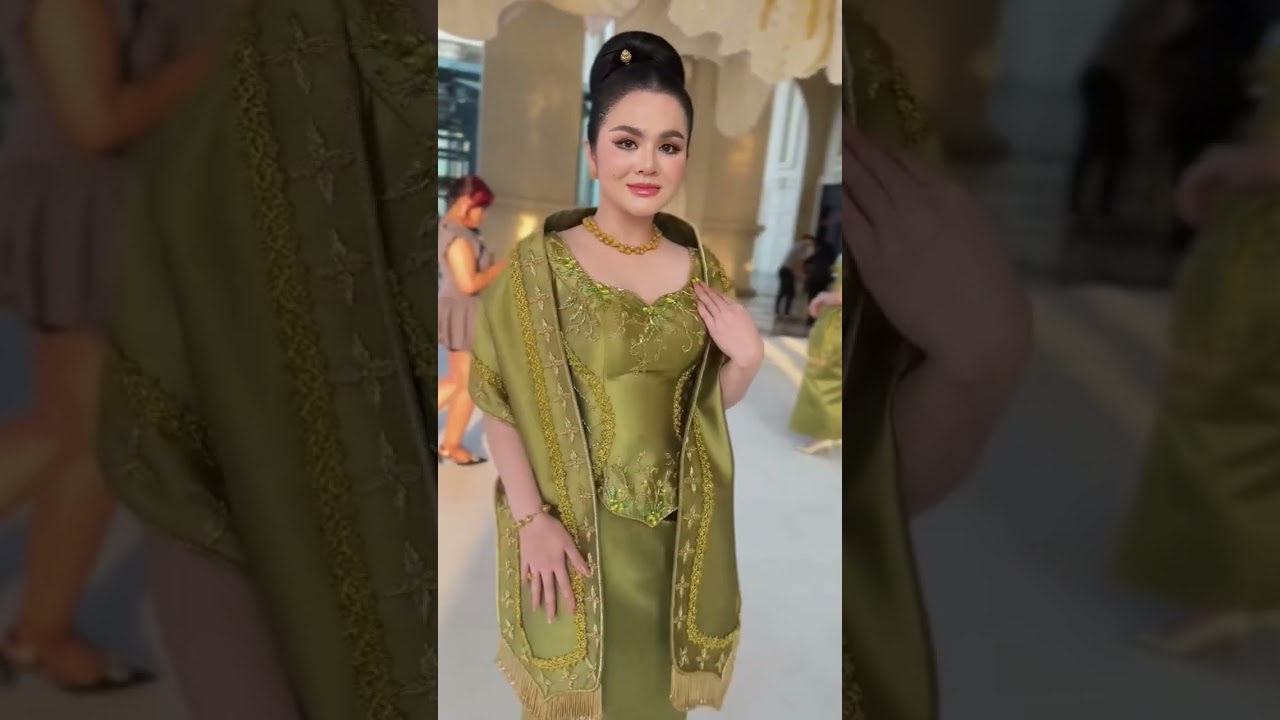 នៅពីក្រោយភាពជាអ្នកដឹកដៃ 😂