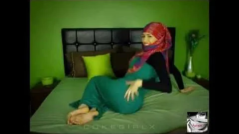 Hijabi Woman Twerking!! Sexy Arab  Lebanese Twerk  NEW    ZEHRA   YouTube