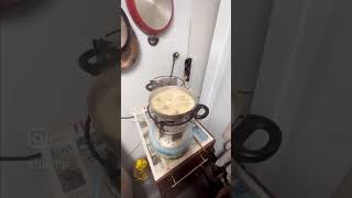 Erdoğan abi - küçücük dükkanında kendine kadar paça çorbası pişiriyor. Arada bana bi tabak ayırıyor.