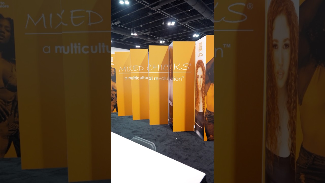 Lenticular Booth Design for Mixed Chicks Hair 