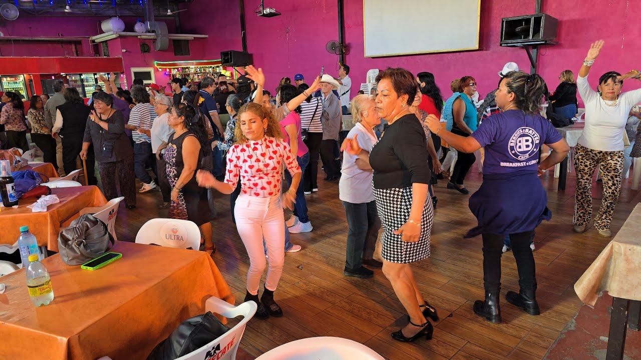 JC Y SUS TECLADOS..EN VIVO desde el casino moctezuma 