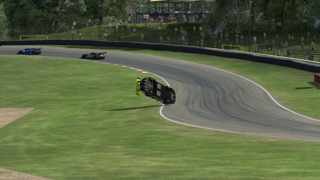 RaceRoom Racing Experience: Online Crash - YouTube