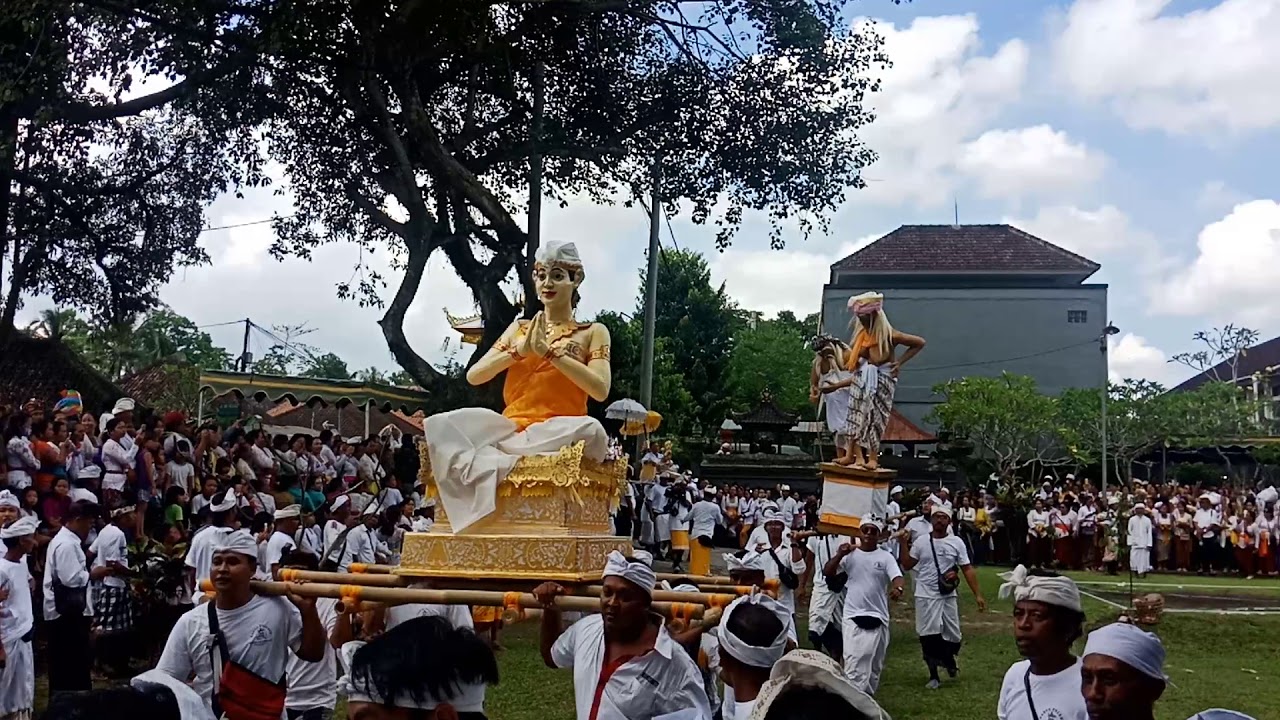  Unik  tradisi ngaben di  bali  YouTube