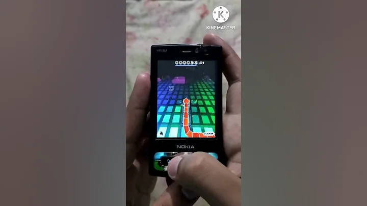 Playing Snakes on Nokia N95 - New Edition - For Nokia #retroboy #snakesgames