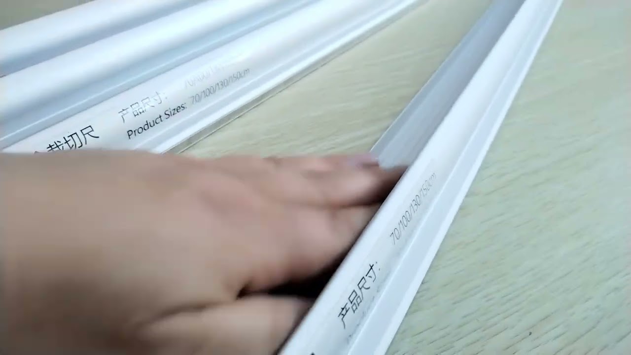 2025New Safety Cutting Ruler