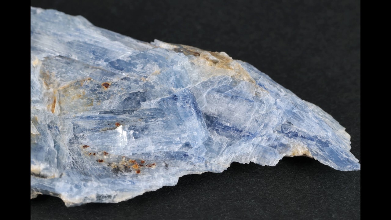 カイヤナイト(藍晶石) 原石 36.0g / Kyanite - YouTube