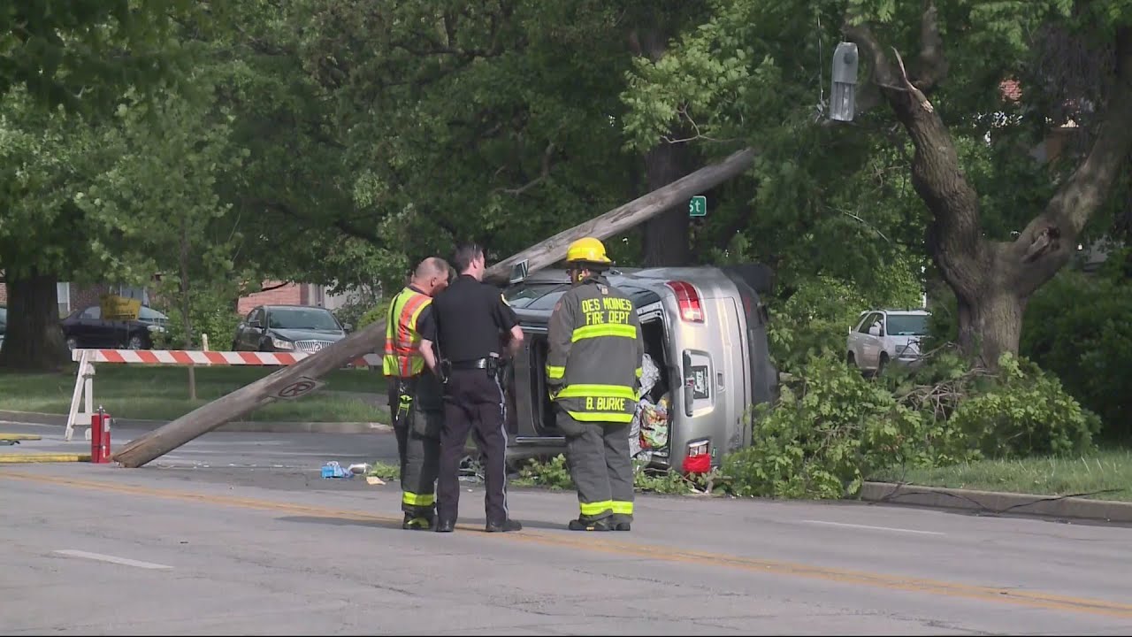 SUV catches fire after hitting utility pole in Des Moines - YouTube