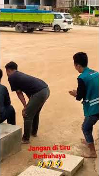 Lagi Asyik Lihat orang main Drone, Tau - Taunya di Tusbol dari belakang wkwkwk