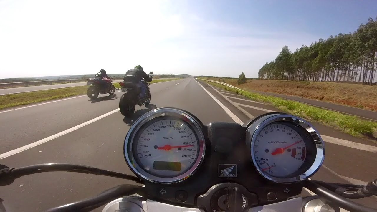 2 Hornet Carburada vs 1 Hornet injetada 2012